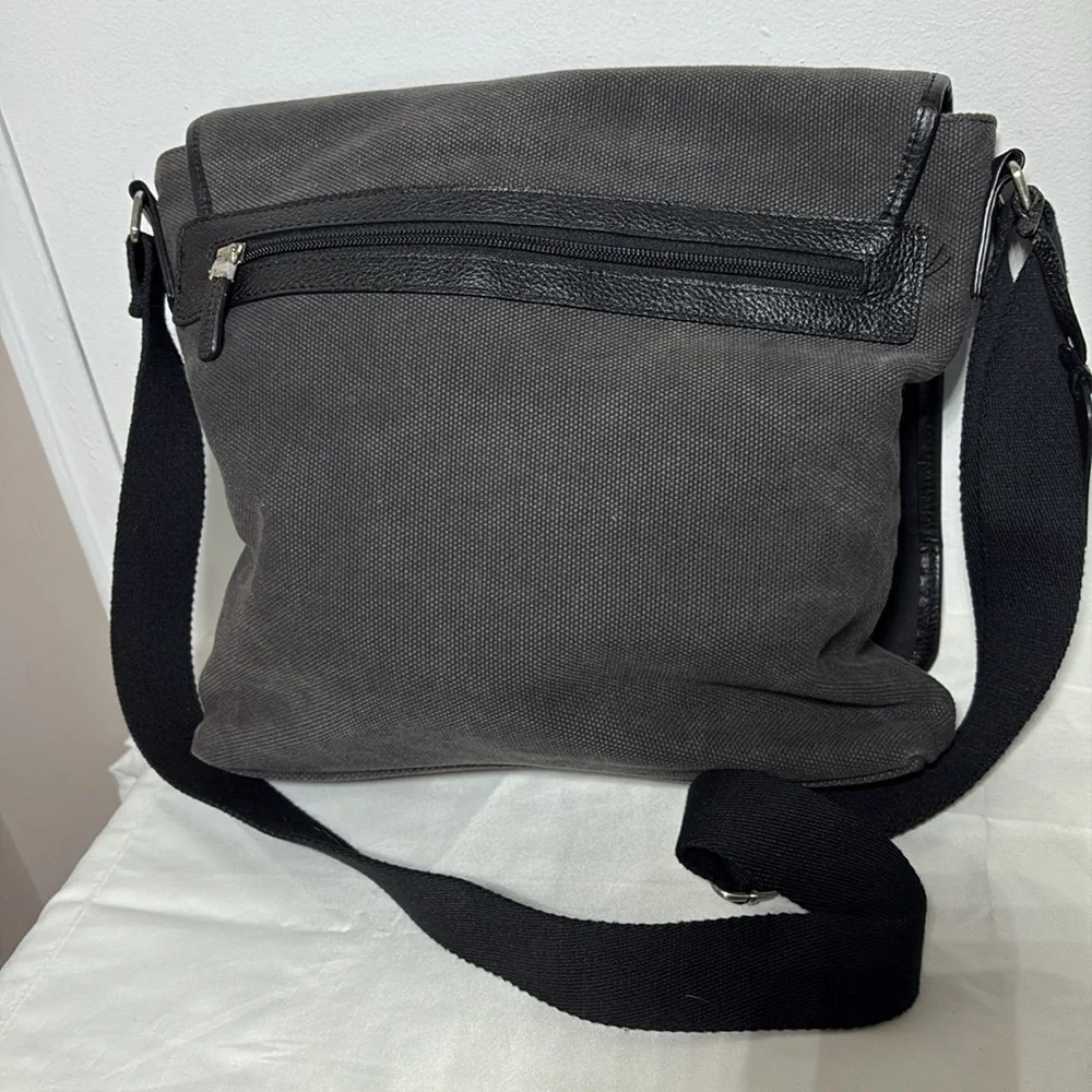 LEVENGER MESSENGER/Laptop Crossbody Bag in Grey/black canvas with leather trim